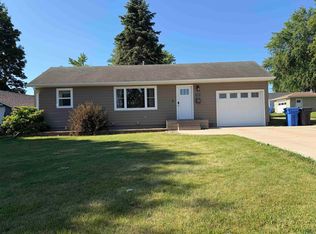 125 5th St SW, Sioux Center, IA 51250
