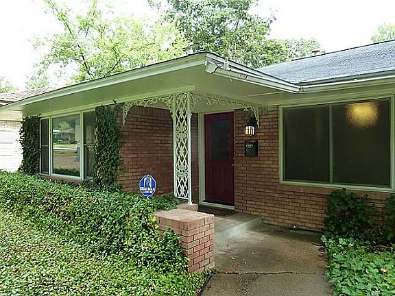 3rd image of 2517 Bonnywood Ln