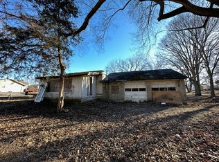 920 W Johnson St, Clinton, IL 61727