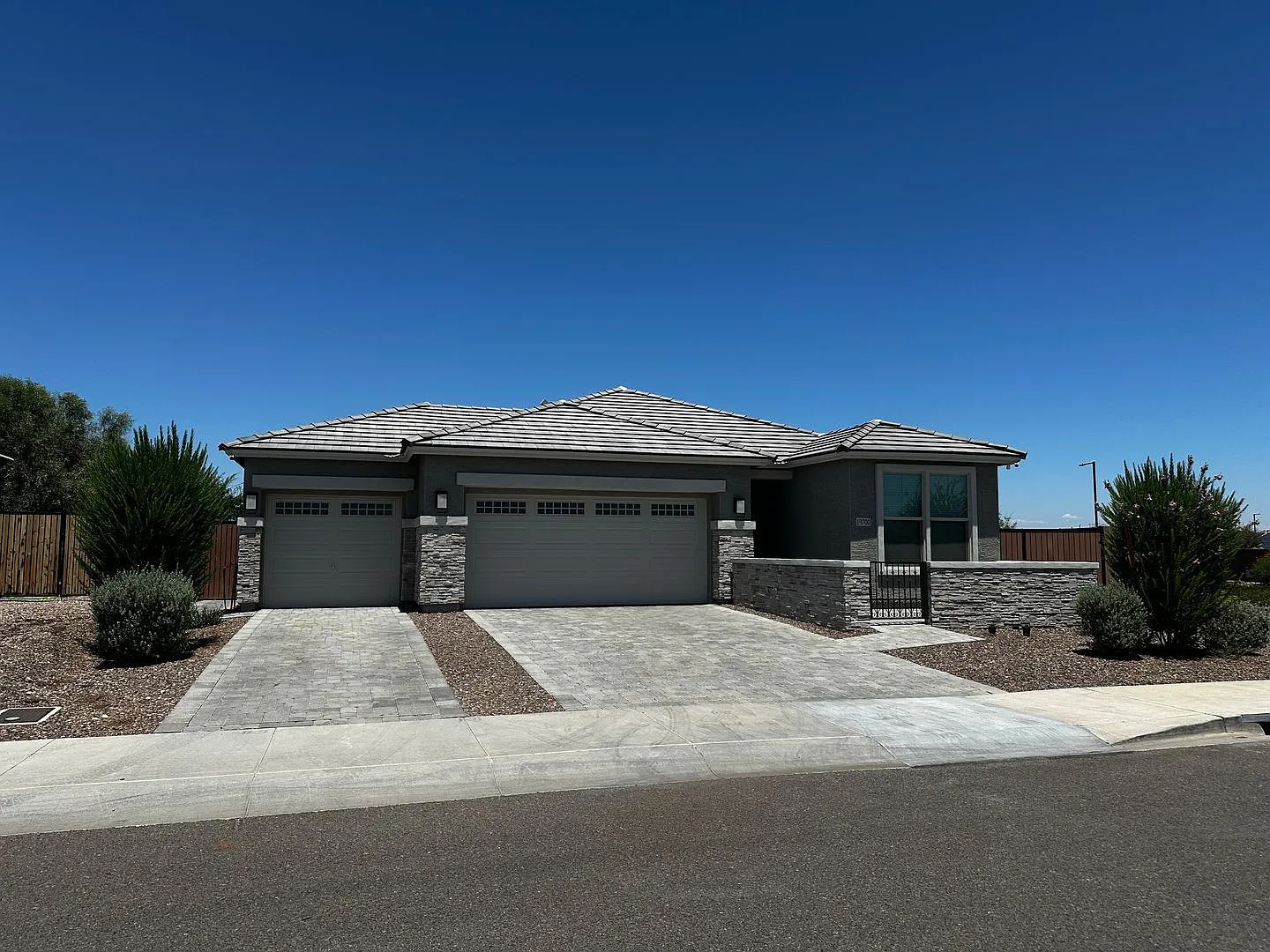 3 bed, 3.0 bath, 2090 sqft, $2,500 — Photo 1