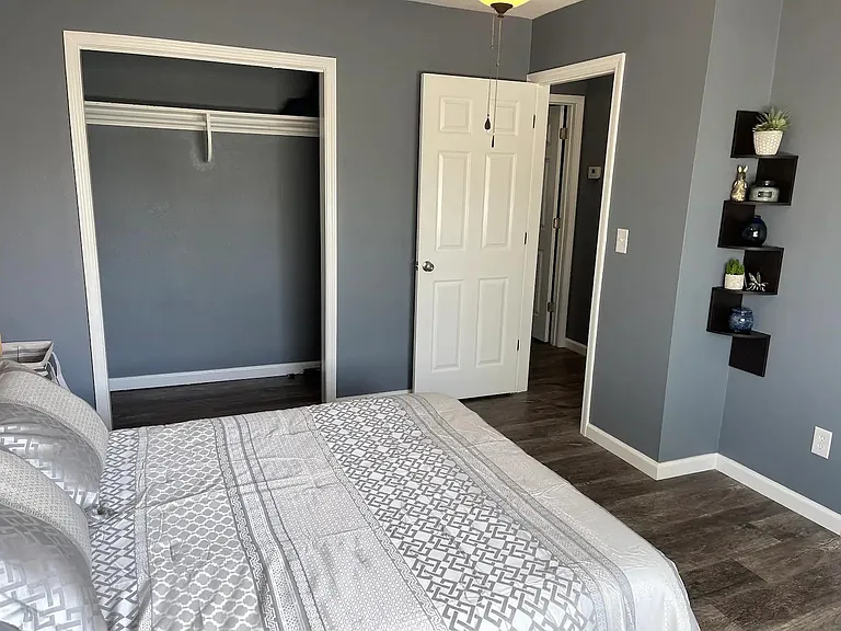 1421 Kraft Ave — Photo 17