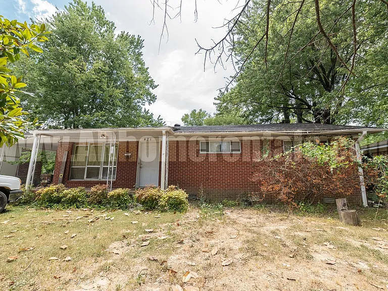 421 Angus St — Photo 1