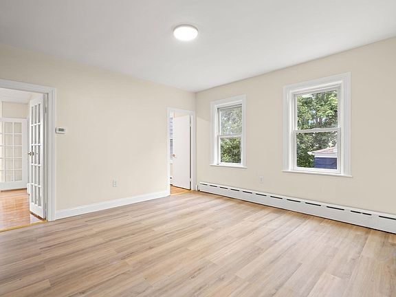 5th image of 376 N Underwood St