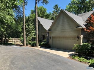 6415 Thamletz Dr, Sylvania, OH 43560