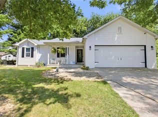 2511 Hidden Oaks Dr, Charleston, IL 61920