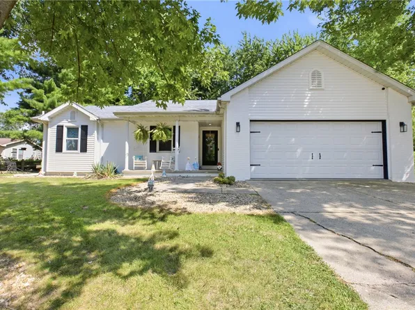 2511 Hidden Oaks Dr, Charleston, IL 61920