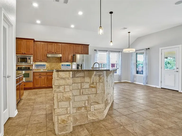 180 Harris Dr — Photo 5