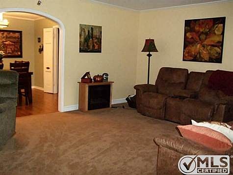 4th image of 2216 Elizabeth Dr