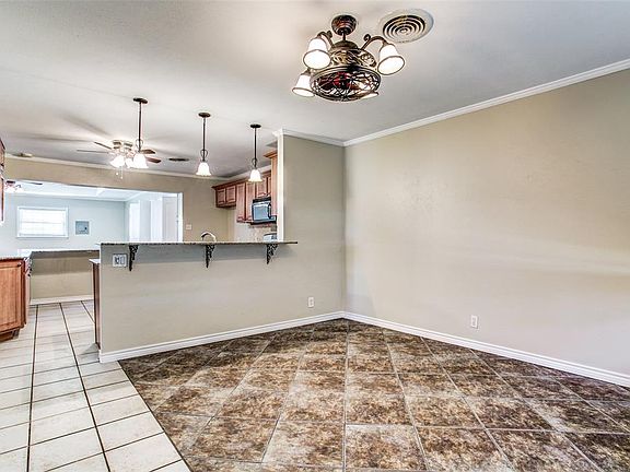 5th image of 601 W Mills Dr