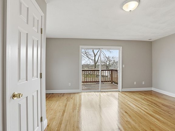 2nd image of 18-20 Buck St #1