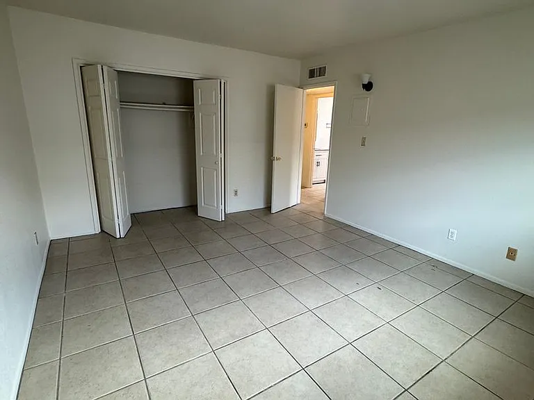 2873 N Fontana Ave — Photo 9