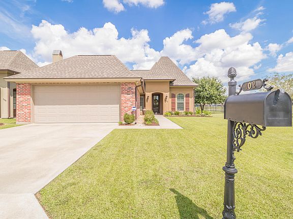 2nd image of 102 Clover Leaf Dr