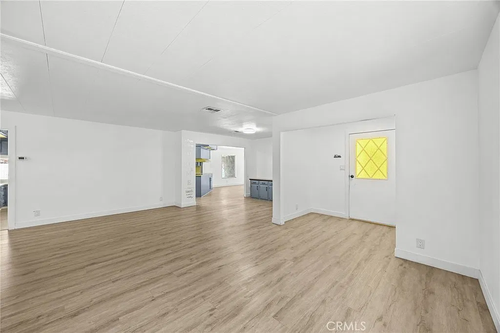3 bed, 1886 sqft, $2,495 — Photo 4