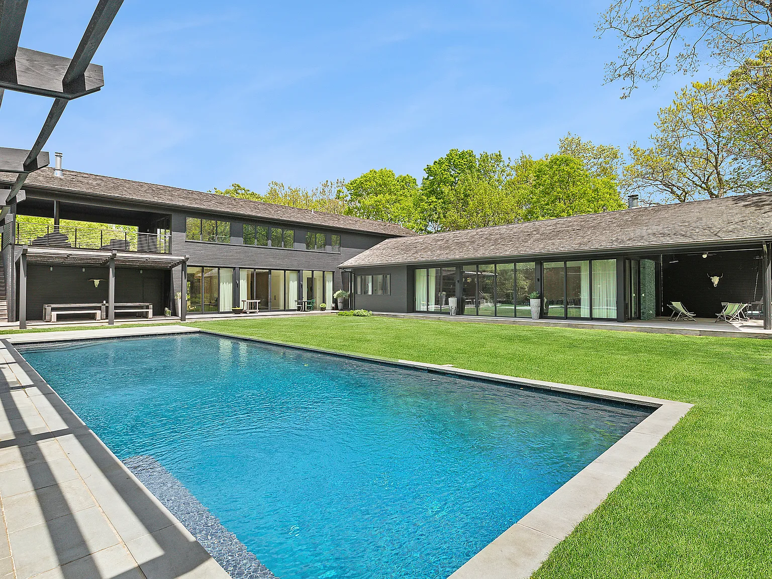 Sag Harbor Luxe Retreat — Photo 2