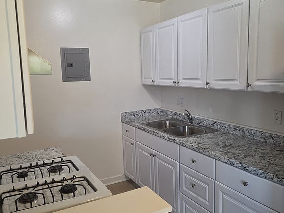 4th image of 1821 W Crestwood Ln #6