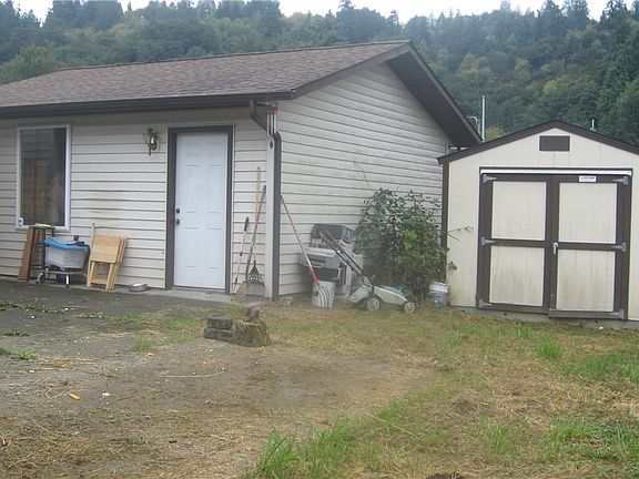 3rd image of 107 6th Ave N