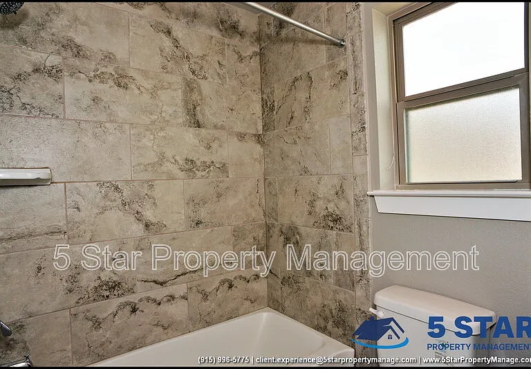 945 Penrith St — Photo 30
