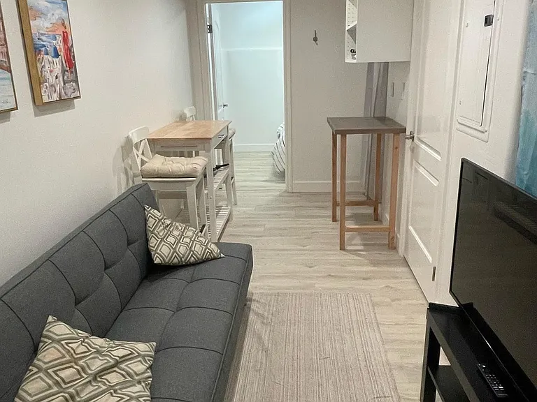 812 1/2 W Beach Ave #B — Photo 3