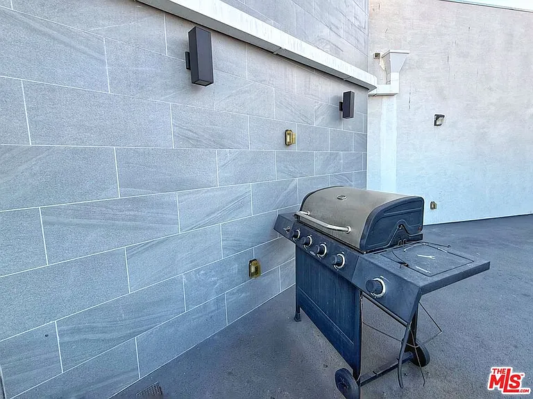 723 S Saint Andrews Pl #507 — Photo 32