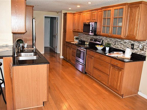 3rd image of 575 Longwood Ct