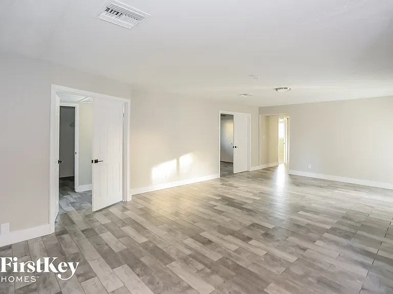4409 W Griswold Rd — Photo 7