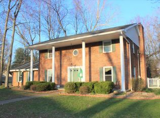 7633 Ridgemont Dr, Newburgh, IN 47630