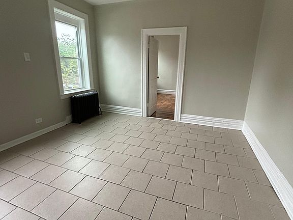 4th image of 210 Roseville Ave #25