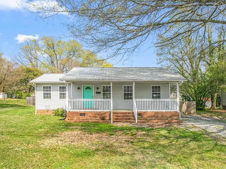405 E Oakwood St — Photo 1