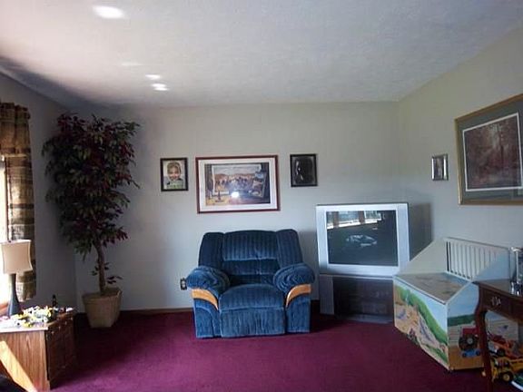 4th image of 183 Hilda Cir
