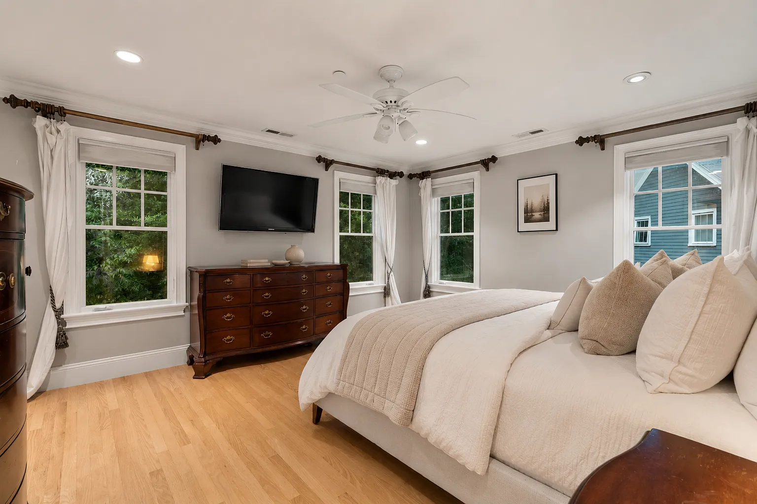3 bed, 2.5 bath, 2832 sqft, $5,250 — Photo 4