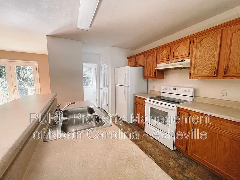 16 Evergreen Ave #A — Photo 5
