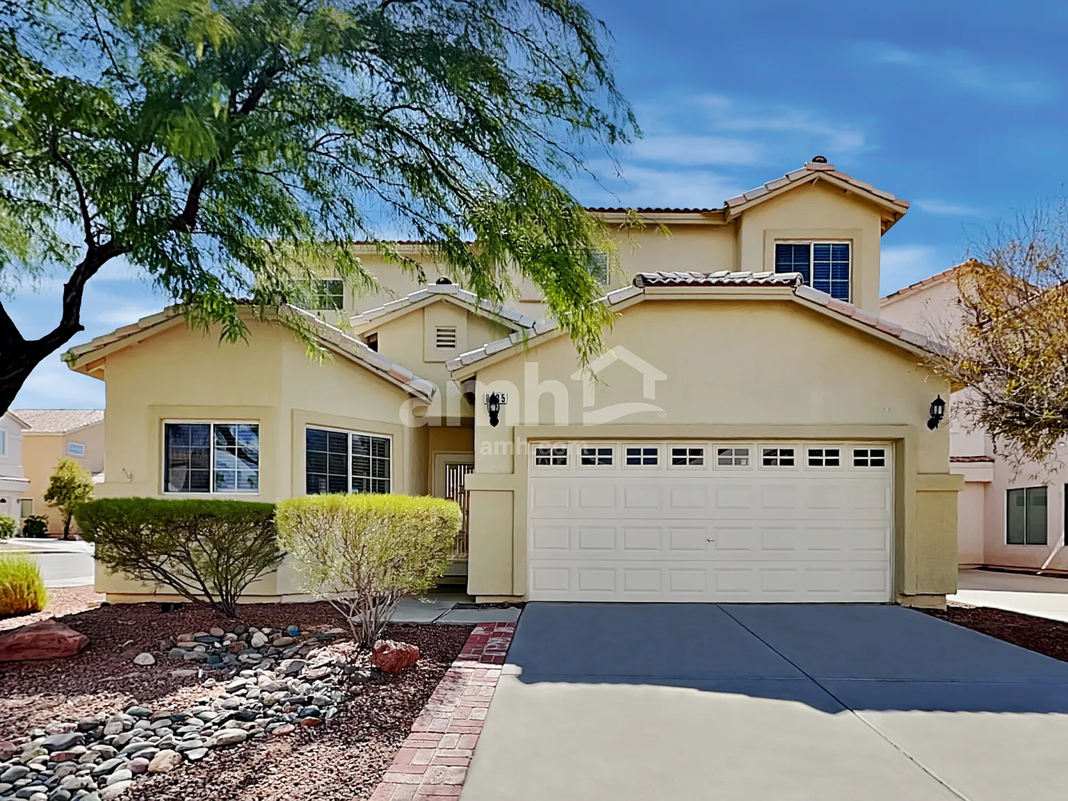3 bed, 2.5 bath, 1942 sqft, $2,435 — Photo 1