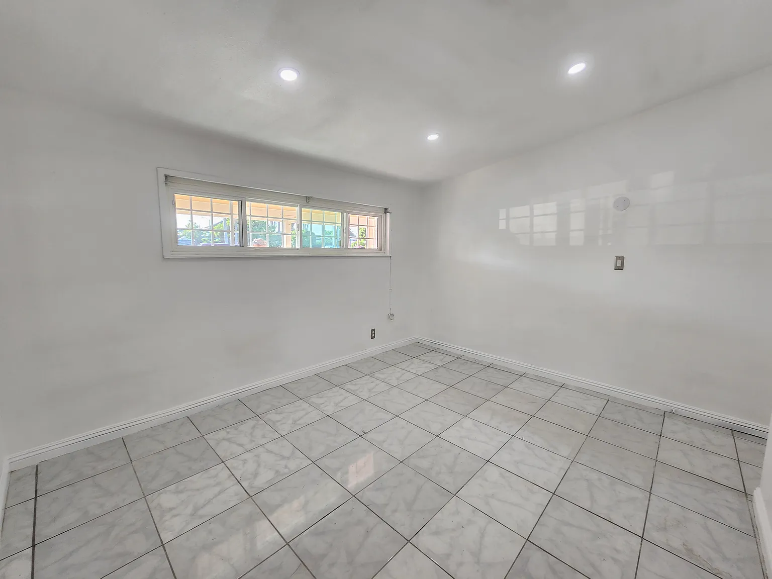 12402 Darnell St — Photo 1