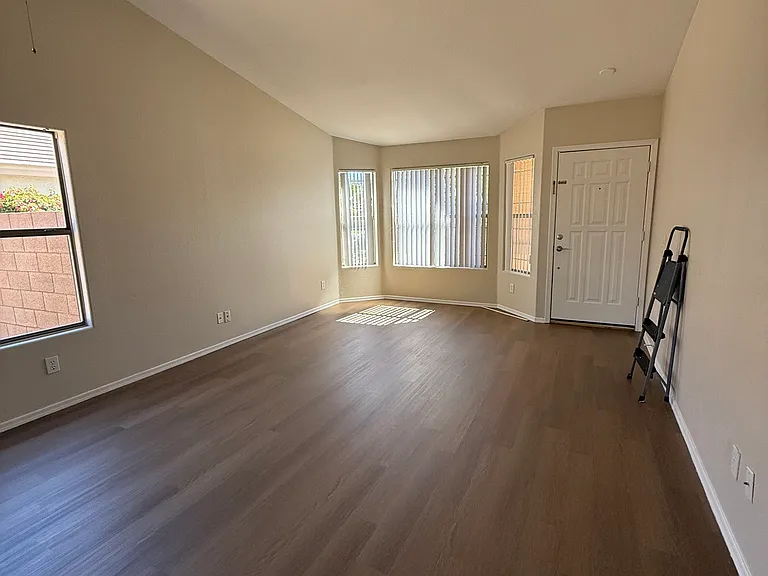 2062 E Willow Wick Rd — Photo 4