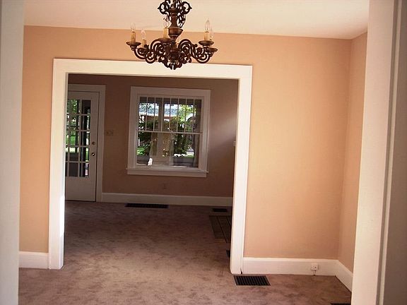 3rd image of 905 25th St NE