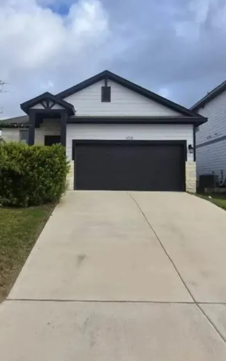 3 bed, 1550 sqft, $1,700 — Photo 1