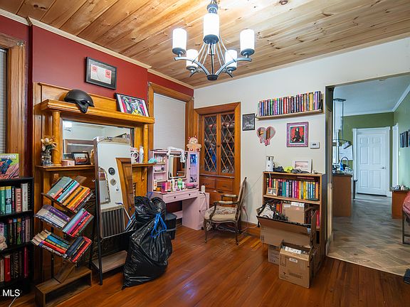 3rd image of 318 1st Street