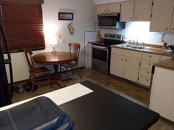 5th image of 720 SE 35th Ter
