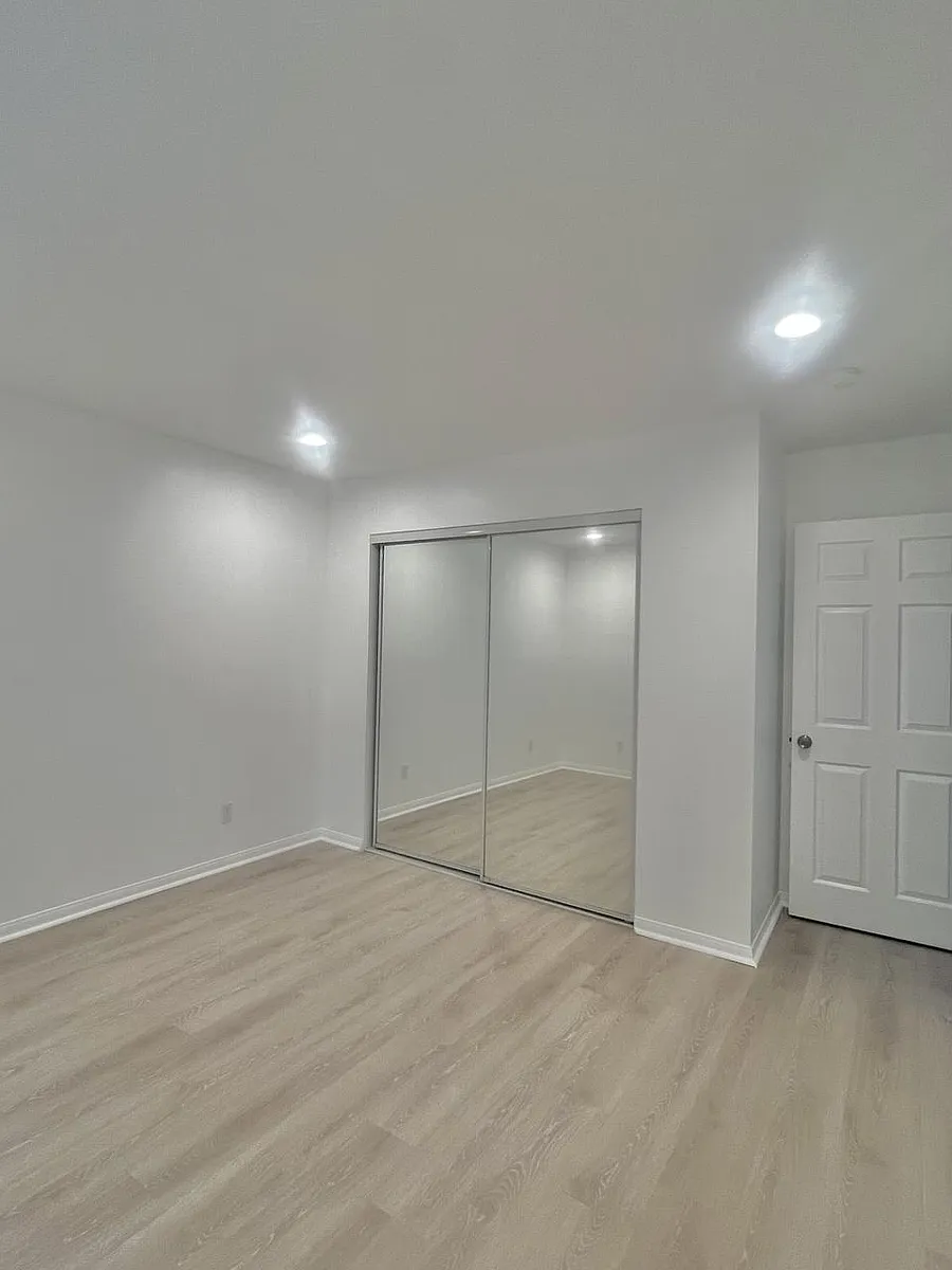 Building Photo - 645 Micheltorena St #645