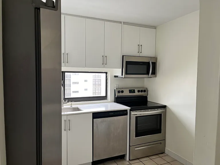 16909 N Bay Rd #907 — Photo 9