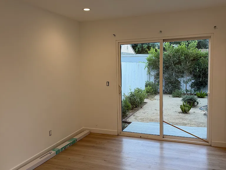 7449 1/2 Variel Ave — Photo 15
