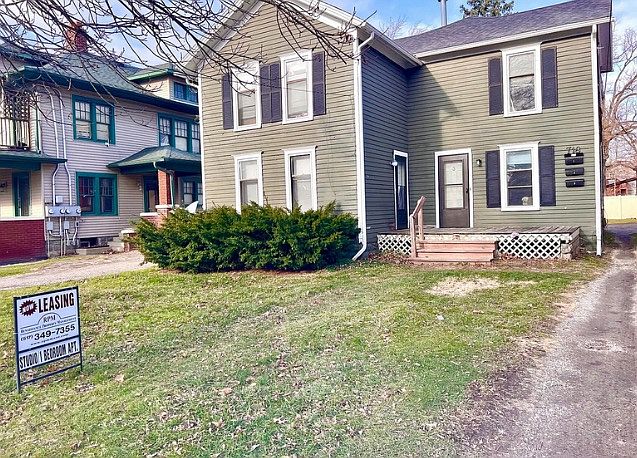 1st image of 718-3 W Ionia St