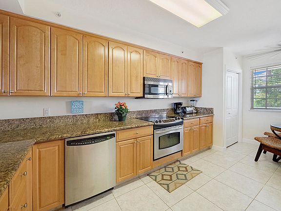 5th image of 101 Gulfview Dr APT 211