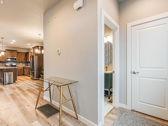 4th image of 4613 NE 12th Ct