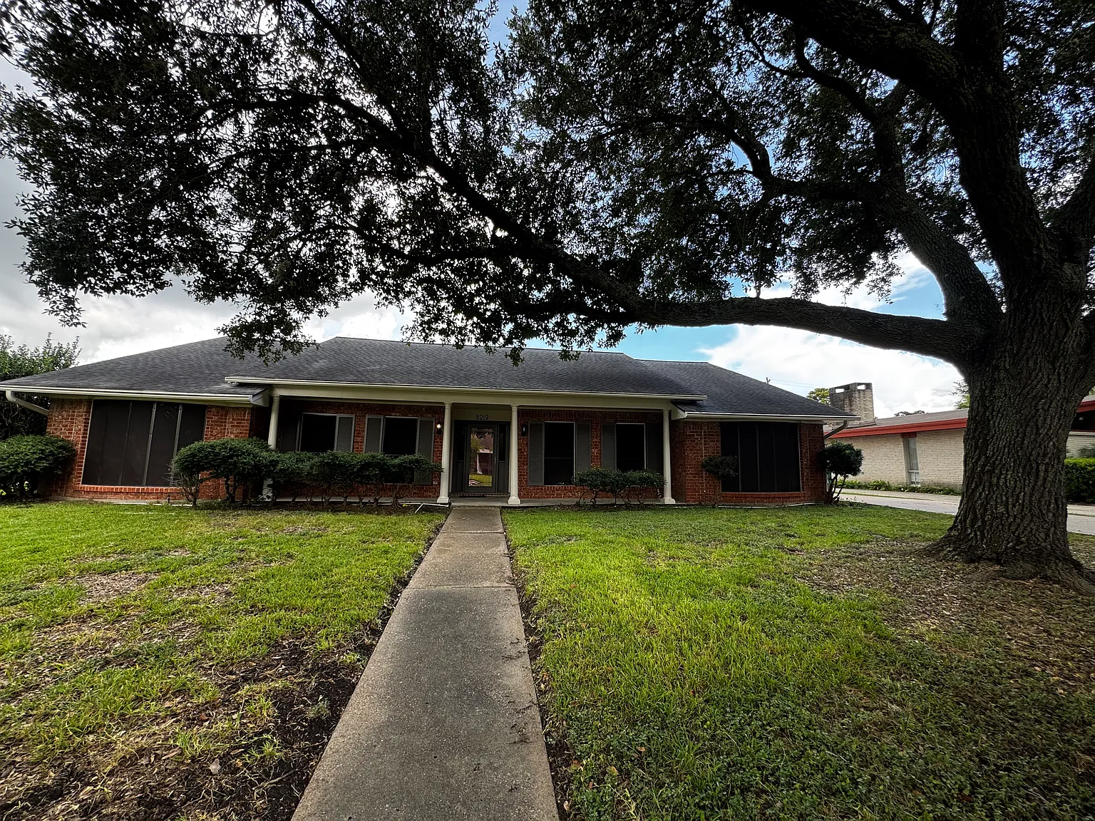 4 bed, 2.5 bath, 3200 sqft, $2,400 — Photo 1