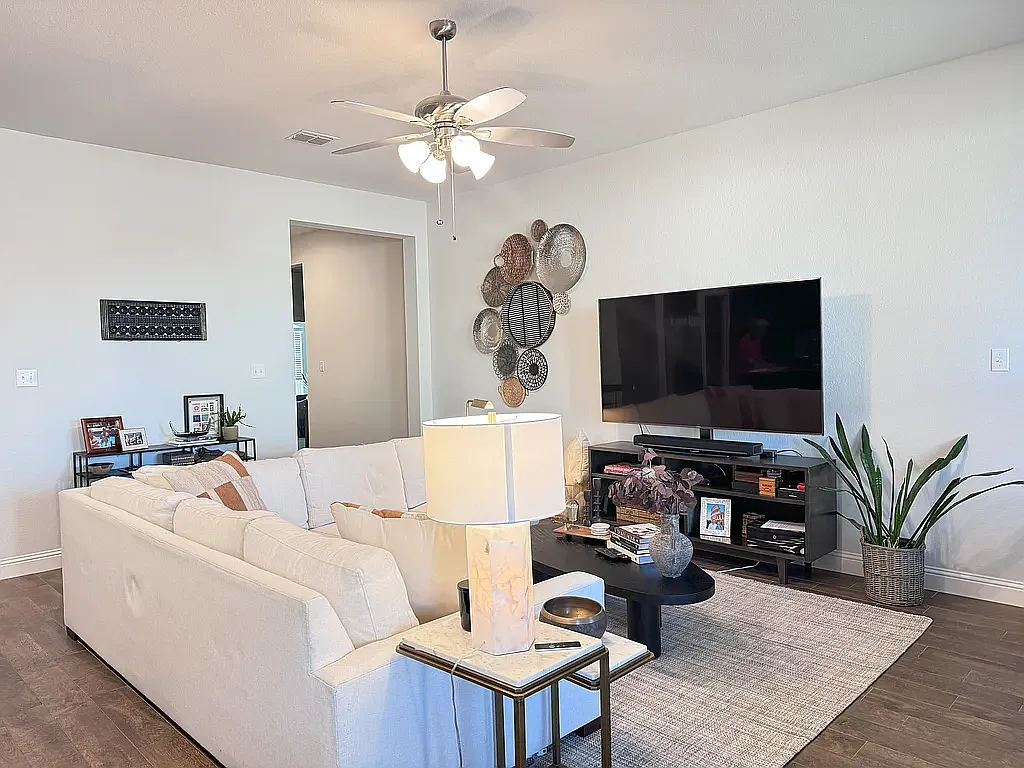 3 bed, 1843 sqft, $2,875 — Photo 3
