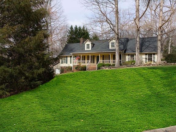 3rd image of 228 Hunters Woods Dr