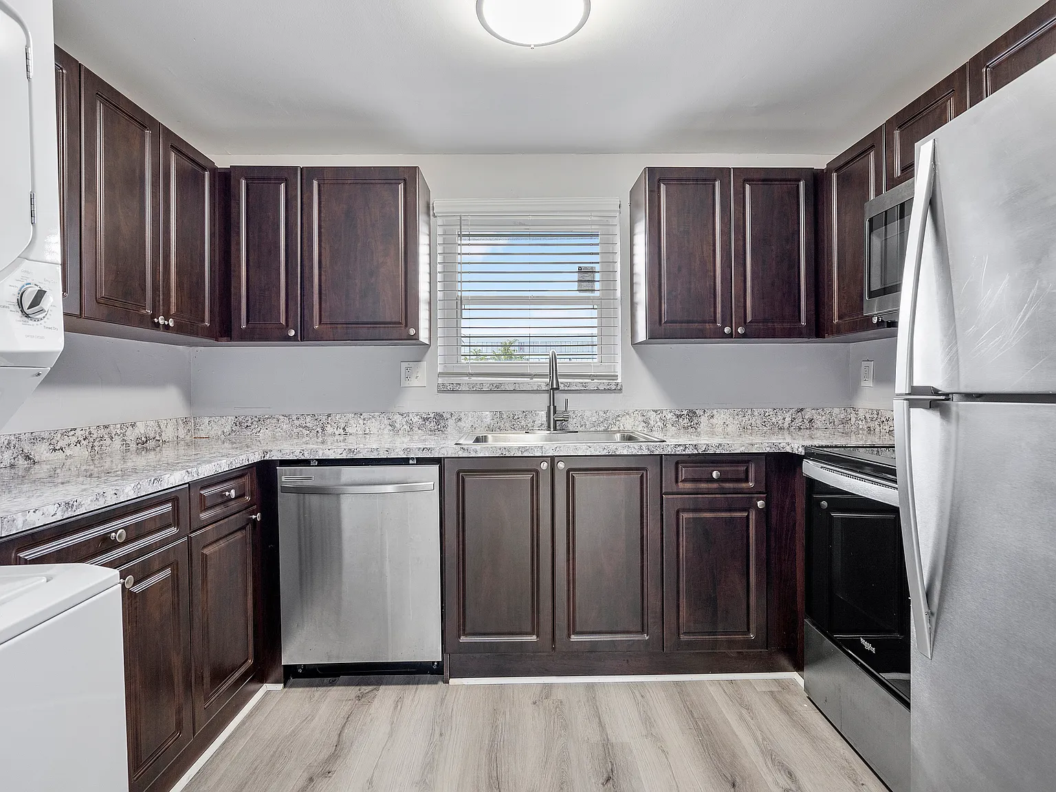 Lush Apartments — Photo 1