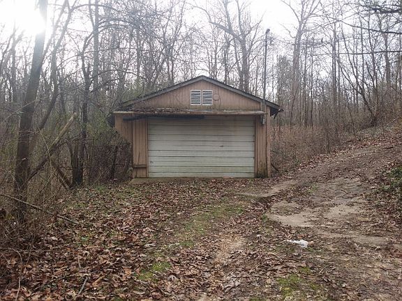 5th image of 228 S Pine Lake Dr