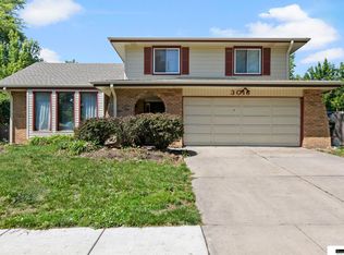 3016 Diadem Dr, Lincoln, NE 68516